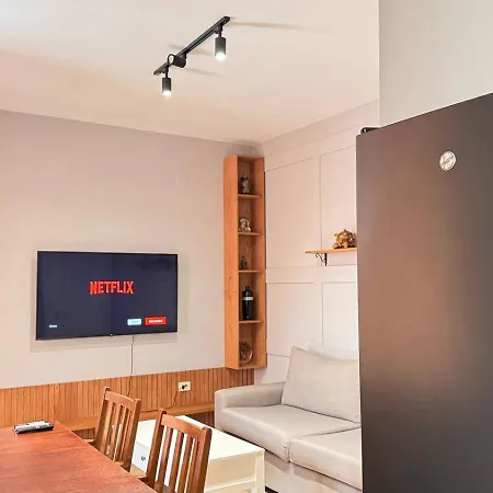 Terrace Flat In Heart Of Lägenhet Tirana
