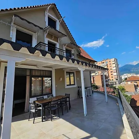 Terrace Flat In Heart Of Apartment *
