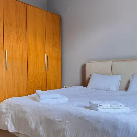 Terrace Flat In Heart Of Tiran