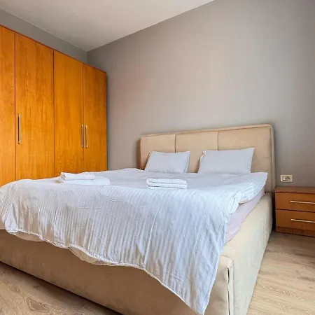 Terrace Flat In Heart Of Tiran